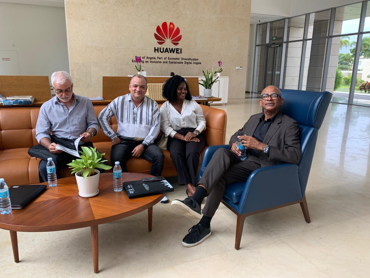 VISITA DE TRABALHO &Agrave; SEDE DA HUAWEI